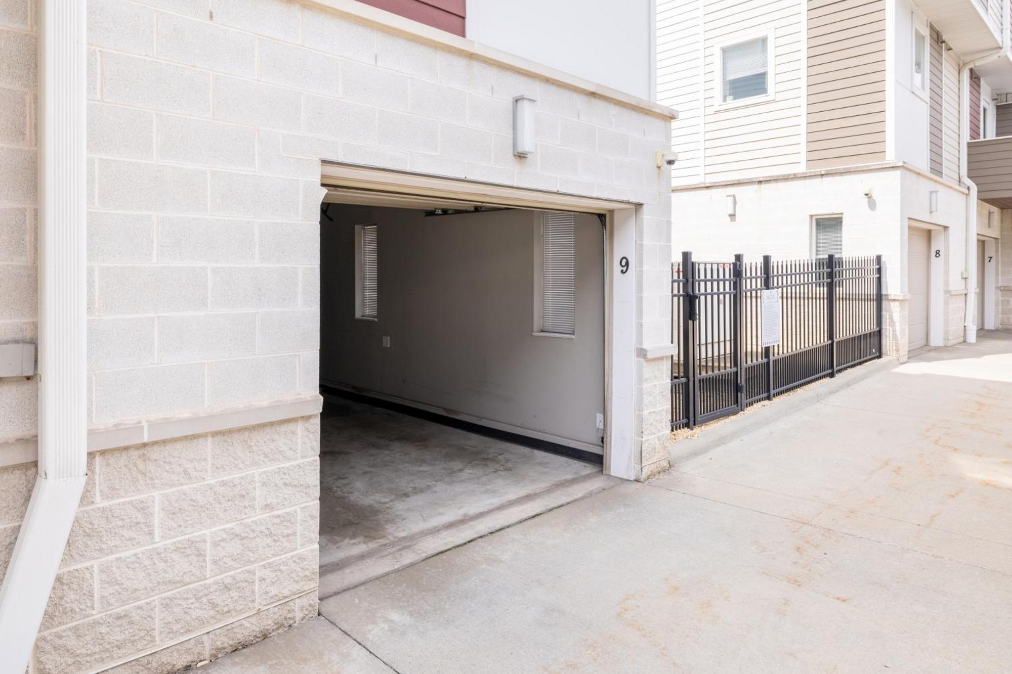 Luxury Downtown Townhome Private Garage Unit 9 Cleveland Exterior photo